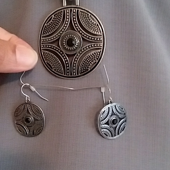 Necklace and matching earrings - Picture 1 of 6